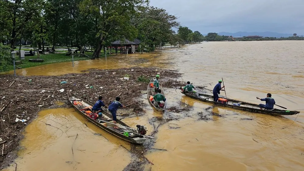 nước lũ sông hương lên trở lại