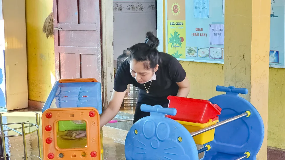 giáo viên vùng lũ ở huế