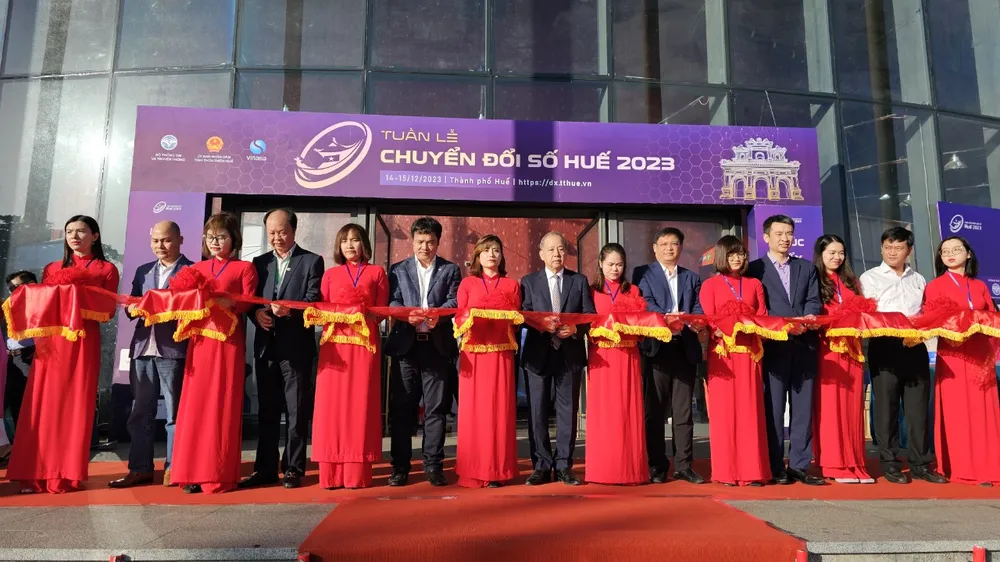 Khai mạc tuần lễ chuyển đổi số tại Huế năm 2023. Ảnh: ND Khai mạc tuần lễ chuyển đổi số tại Huế