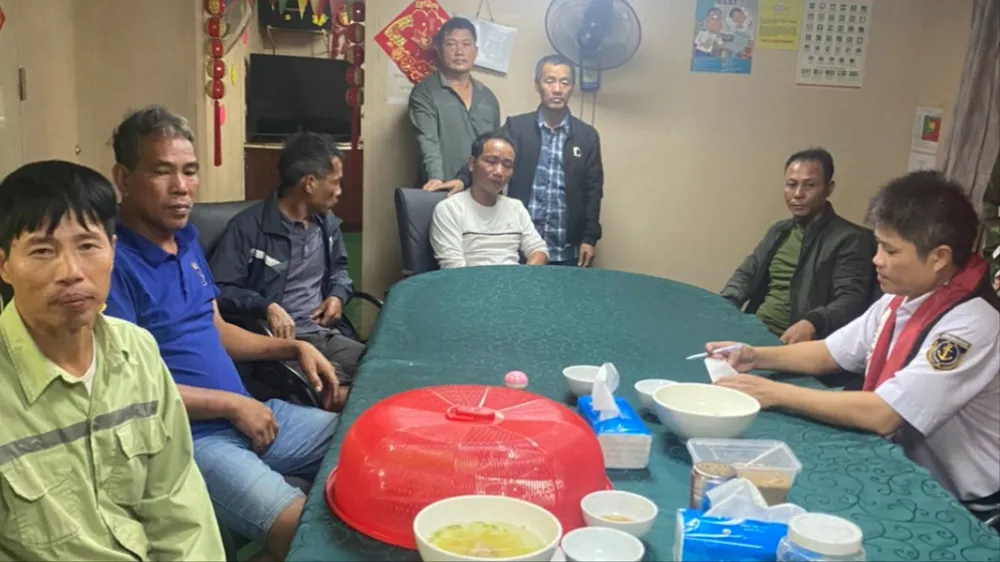 2 thuyền viên mất tích trên biển