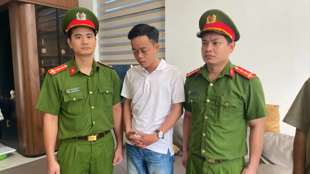 cán bộ tín dụng ngân hàng bị bắt vì lừa đảo