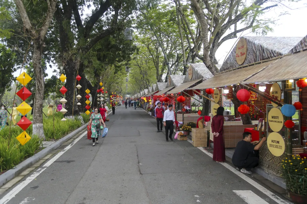 Không gian Tết Huế