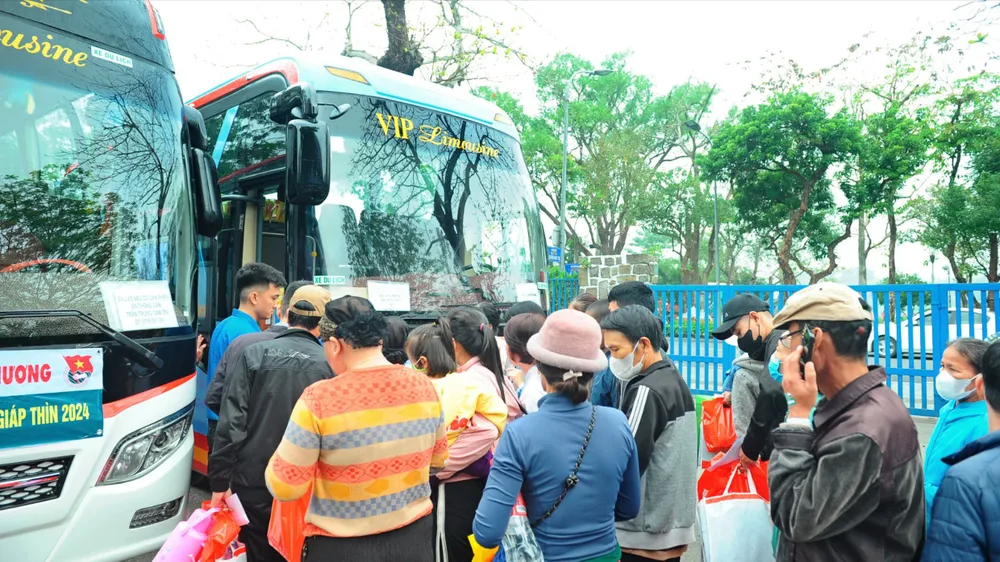 7-chuyen-xe-0-dong-dua-200-benh-nhan-ve-que-an-tet (2).jpg