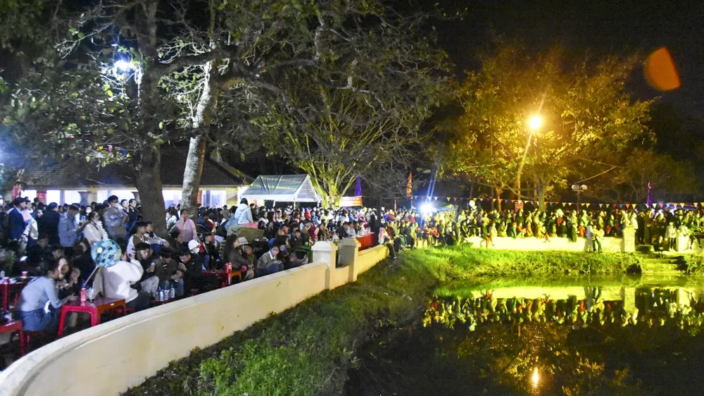 doc-dao-hoi-cho-1-nam-mo-mot-lan-dip-tet (2).jpg