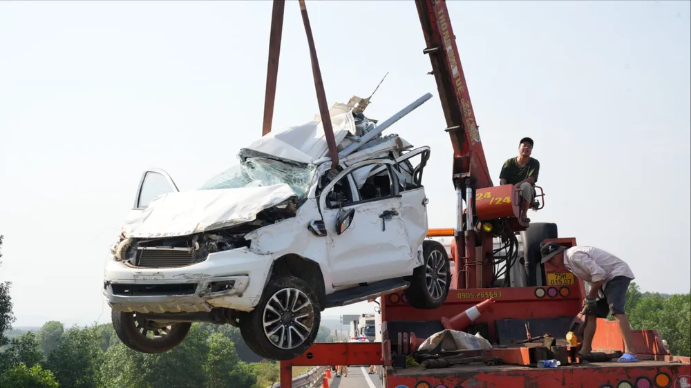 Vụ tai nạn giao thông trên cao tốc khiến ba mẹ con tử vong.