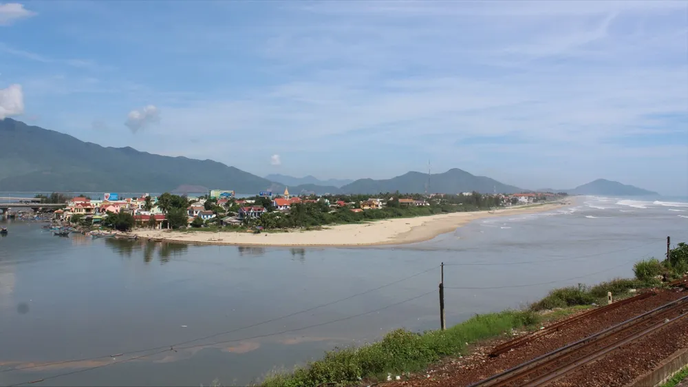 Đoàn tàu du lịch Huế - Đà Nẵng