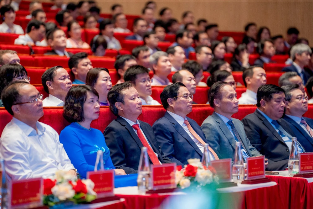 Thủ tướng Phạm Minh Chính cùng lãnh đạo bộ, ban ngành dự hội nghị công bố quy hoạch và xúc tiến đầu tư tỉnh. Thủ tướng Chính phủ dự hội nghị công bố quy hoạch tỉnh Thừa Thiên Huế