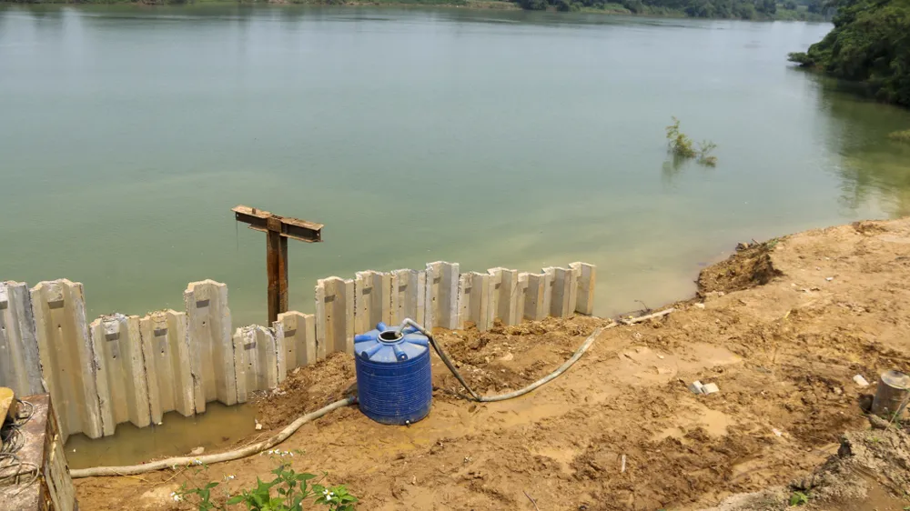 sạt lở bờ sông thạch hãn