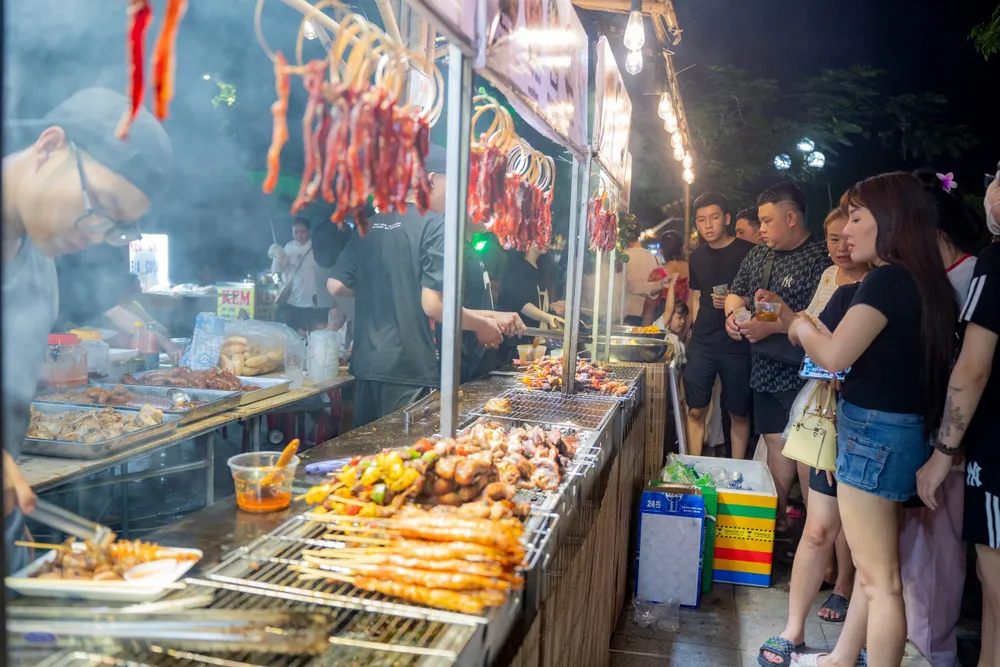 Những món ăn mang đậm văn hóa vùng miền. Ảnh: N.HOÀNG am-thuc-3-mien-hut-khach-trong-ngay-nghi-le (12).jpg
