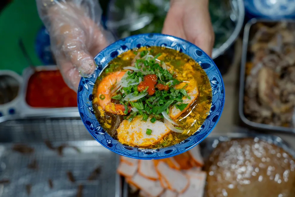 Món ăn 3 miền được bày bán tại tuần lễ ẩm thực. Ảnh: Đ.HOÀNG am-thuc-3-mien-hut-khach-trong-ngay-nghi-le (8).jpg