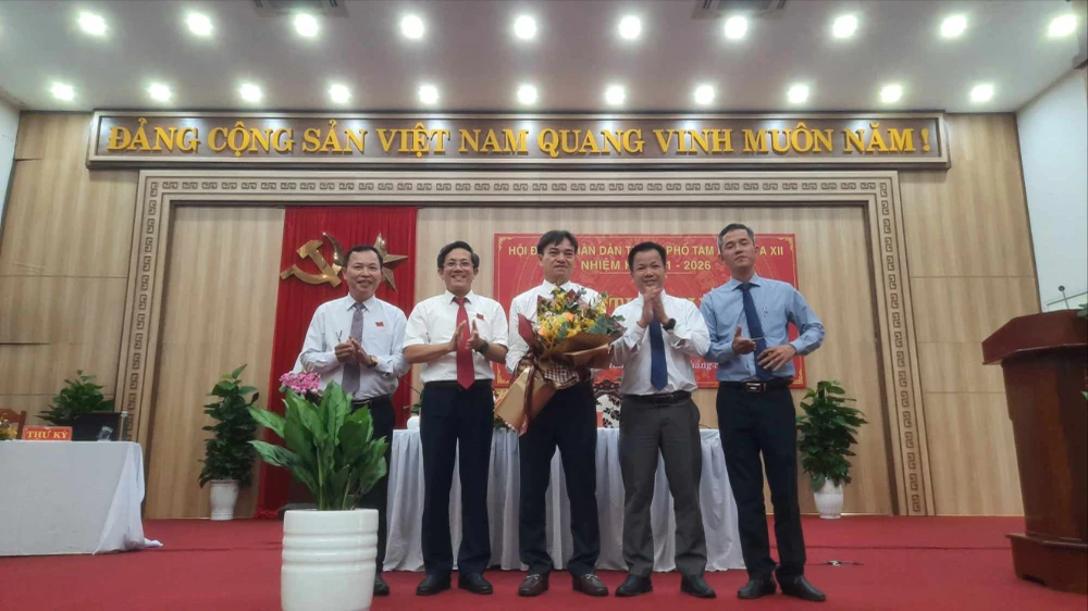 Ông Nguyễn Duy Ân, Phó Bí thư thường trực Thành ủy Tam Kỳ, được HĐND thành phố Tam Kỳ bầu giữ chức Chủ tịch UBND TP. thành phố tam kỳ