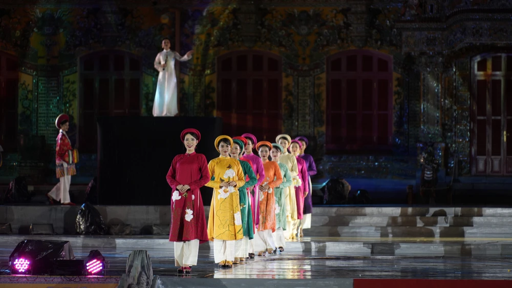 Chương trình nghệ thuật Khai mạc Tuần lễ Festival Nghệ thuật Quốc tế Huế năm 2024. xay-dung-hue-thanh-thanh-pho-festival-dac-trung-cua-viet-nam.jpg