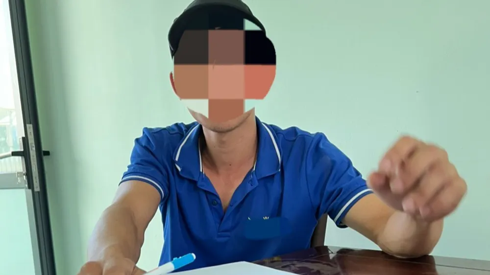 Phụ xe TTT tường trình lại sự việc. Ảnh: NM phụ xe sàm sỡ