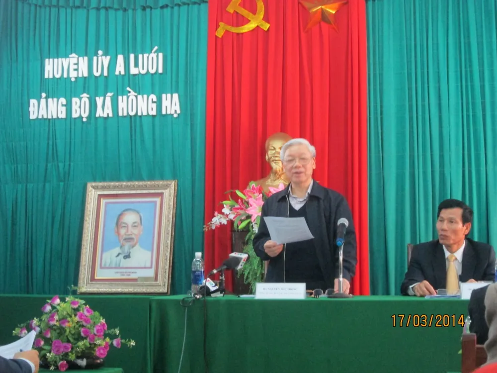 2-mon-qua-y-nghia-tong-bi-thu-nguyen-phu-trong-danh-tang-dong-bao-vung-cao-a-luoi (7).jpg