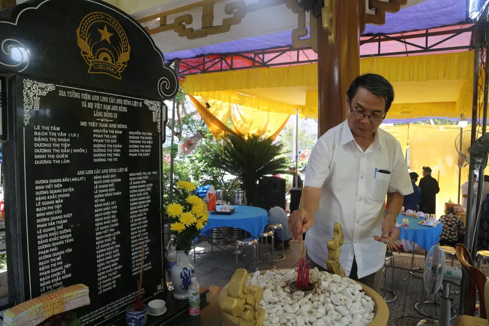 mẹ việt nam anh hùng