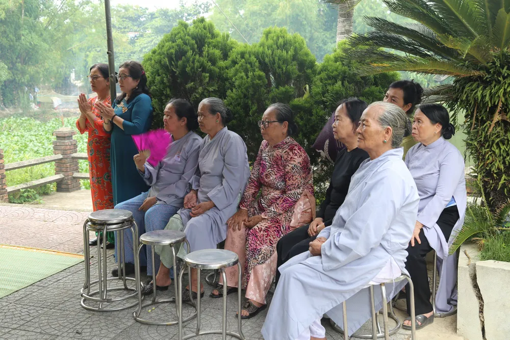 gio-chung-o-lang-co-20-me-viet-nam-anh-hung (3).jpg