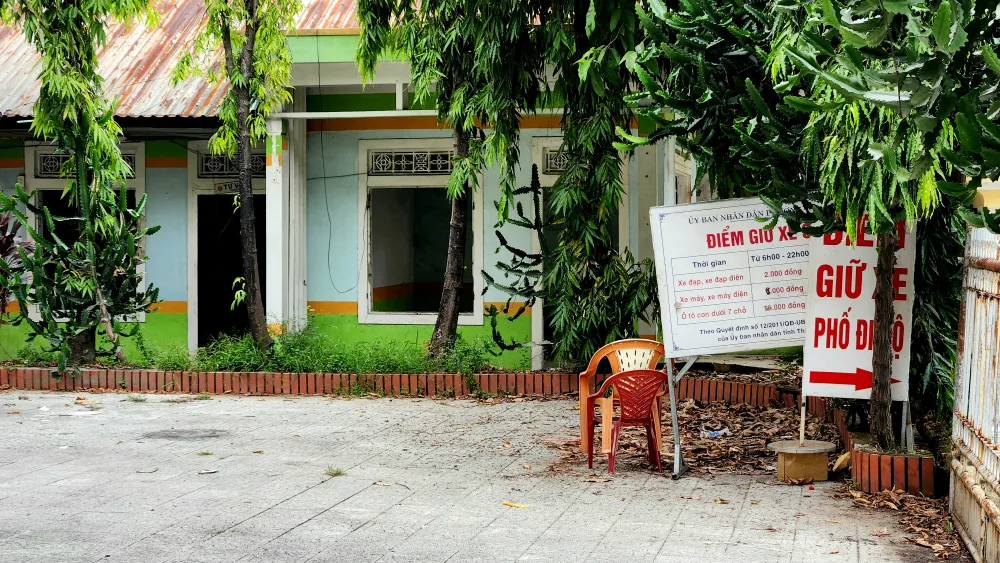 loat-tru-so-bo-hoang-tren-tuyen-duong-dep-nhat-hue (14).jpg