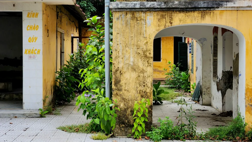 loat-tru-so-bo-hoang-tren-tuyen-duong-dep-nhat-hue (9).jpg