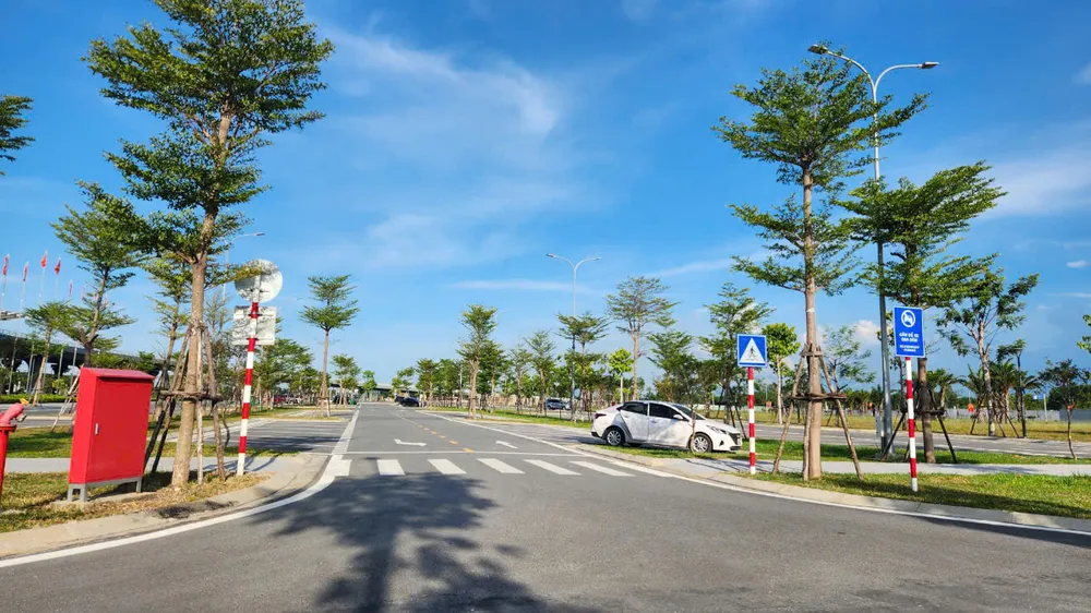 Bãi đỗ xe Cảng hàng không quốc tế Phú Bài. Ảnh: NGUYỄN DO Cảng hàng không quốc tế phú bài