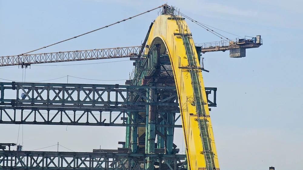 tren-cong-truong-cau-vuot-song-huong-hon-1500-ti-dong (3).jpg