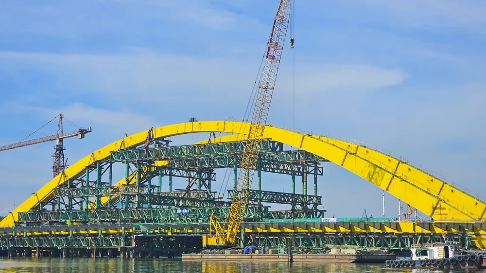 tren-cong-truong-cau-vuot-song-huong-hon-1500-ti-dong (9).jpg