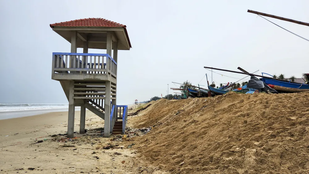 ke-chong-xoi-lo-bo-bien-khan-cap-bi-thieu-von-ngu-dan-gap-kho-trong-mua-bao (13).jpg