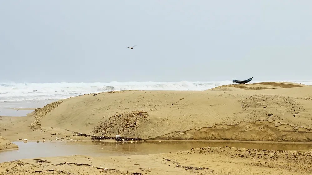 ke-chong-xoi-lo-bo-bien-khan-cap-bi-thieu-von-ngu-dan-gap-kho-trong-mua-bao (19).jpg