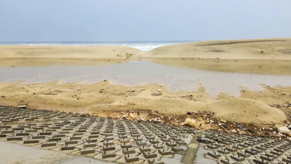 ke-chong-xoi-lo-bo-bien-khan-cap-bi-thieu-von-ngu-dan-gap-kho-trong-mua-bao (21).jpg