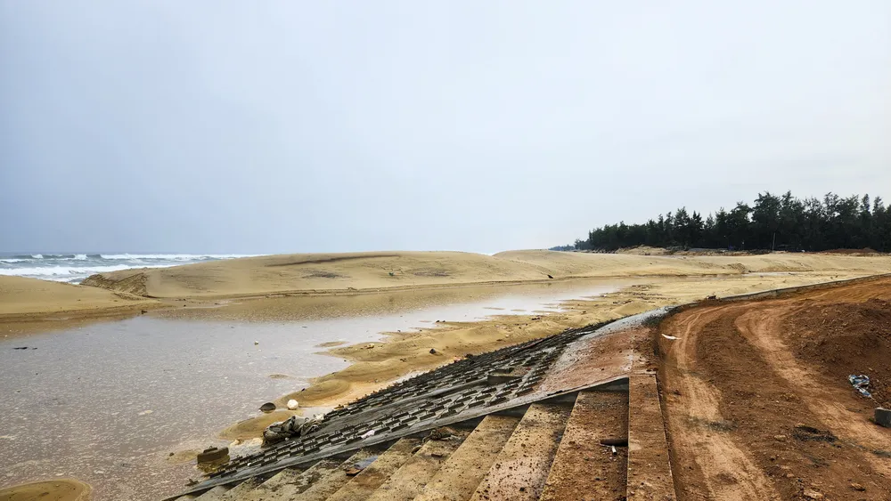 ke-chong-xoi-lo-bo-bien-khan-cap-bi-thieu-von-ngu-dan-gap-kho-trong-mua-bao (23).jpg