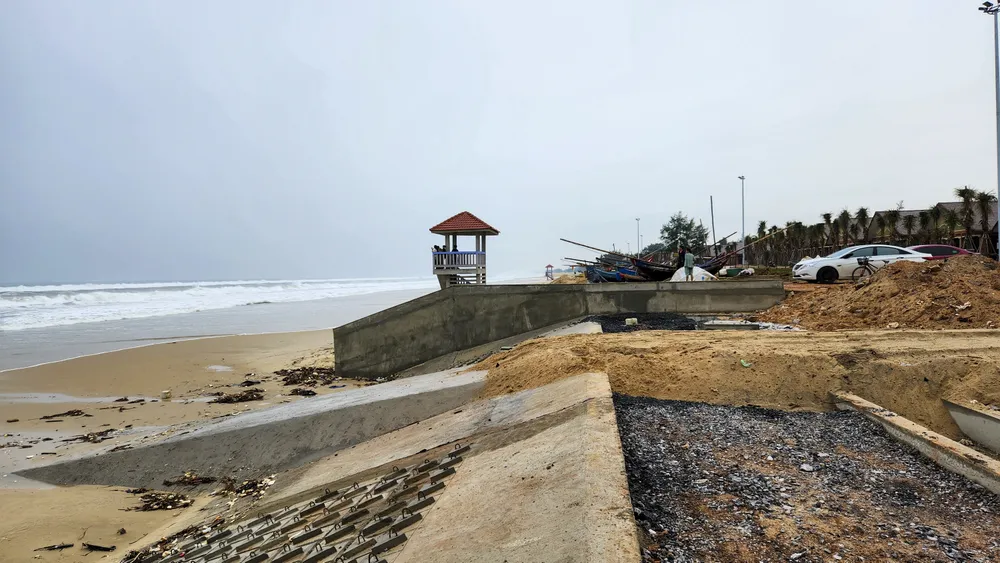 ke-chong-xoi-lo-bo-bien-khan-cap-bi-thieu-von-ngu-dan-gap-kho-trong-mua-bao (26).jpg