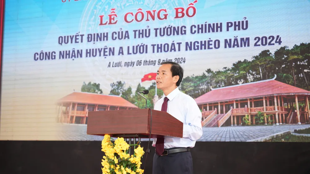 Ông Nguyễn Văn Phương, Chủ tịch UBND tỉnh Thừa Thiên Huế, phát biểu tại buổi lễ. Ảnh: N.HIẾU ong-bo-quyet-dinh-cong-nhan-huyen-a-luoi-thoat-ngheo (2).jpg