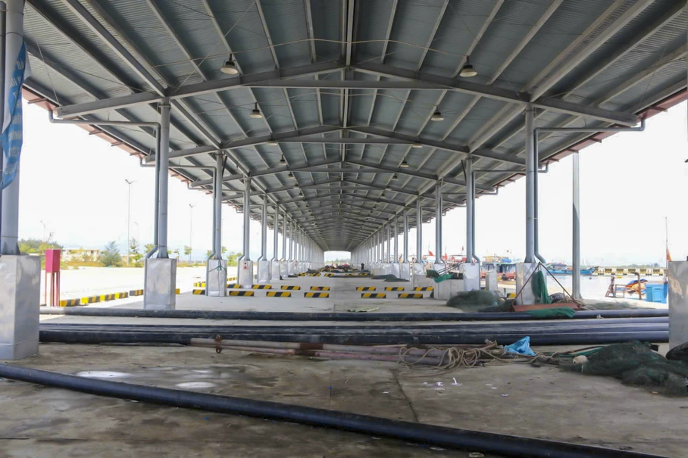 chum-anh-xay-xong-gan-1-nam-cang-ca-o-hue-van-chua-duoc-cong-bo-mo-cang (9).jpg