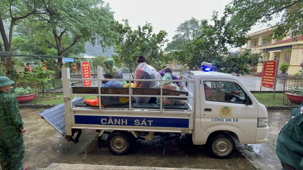 quang-tri-so-tan-hang-chuc-nguoi-dan-vi-nguy-co-sat-lo-dat (2).jpg