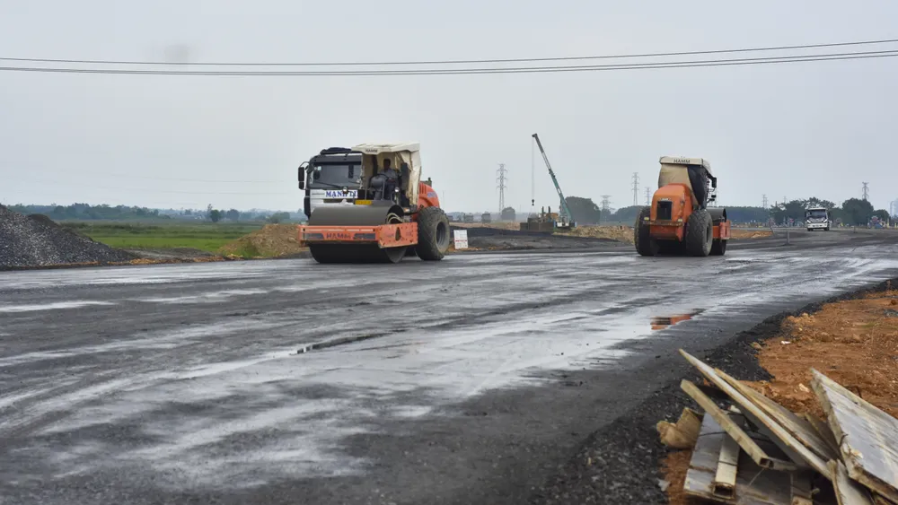 can-canh-con-duong-duoc-nguoi-dan-quang-tri-mong-cho-truoc-nguy-co-cham-tien-do (13).jpg