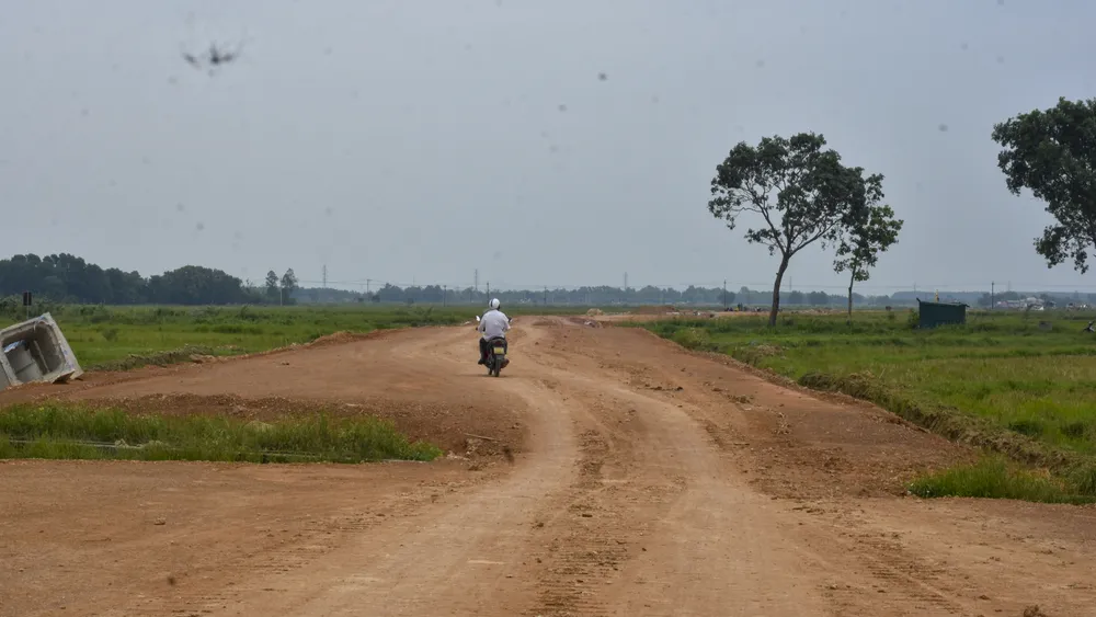 can-canh-con-duong-duoc-nguoi-dan-quang-tri-mong-cho-truoc-nguy-co-cham-tien-do (22).jpg