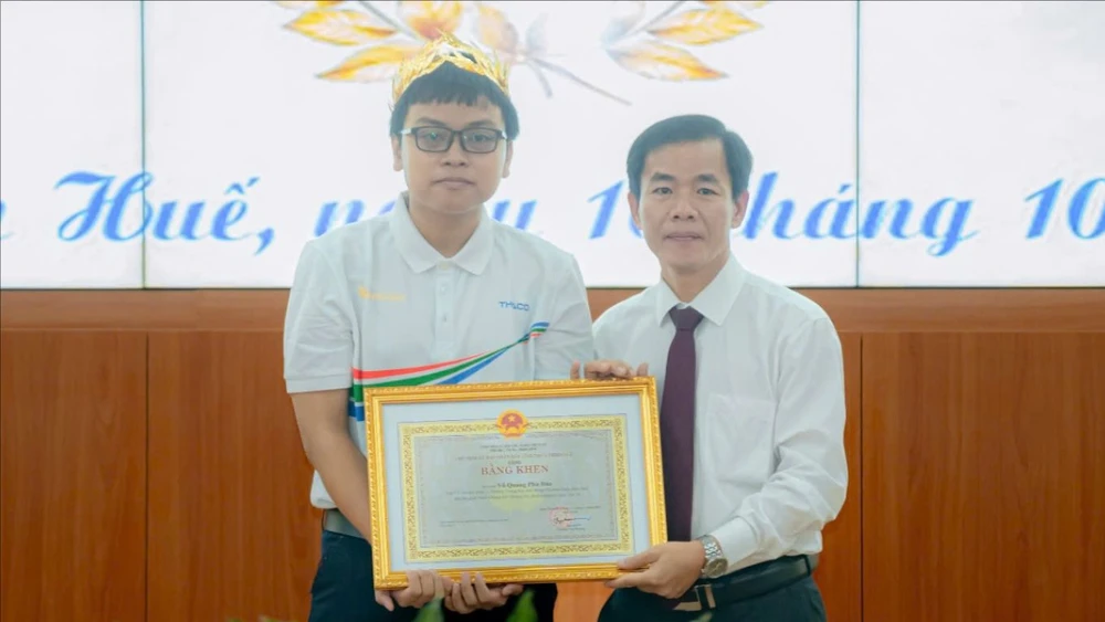 quan-quan-olympia-2024-uoc-mo-tro-thanh-mot-lap-trinh-vien-may-tinh (2).jpg