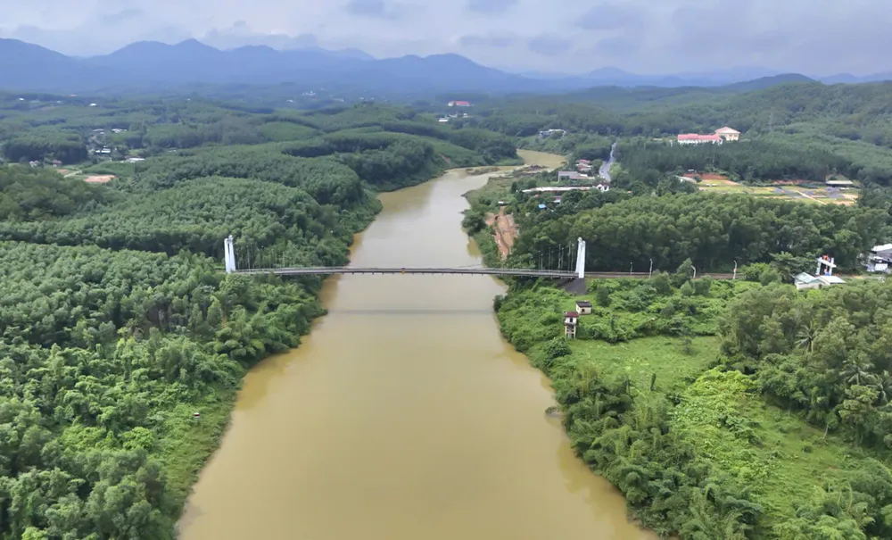 Cầu treo 23 năm tuổi xuống cấp