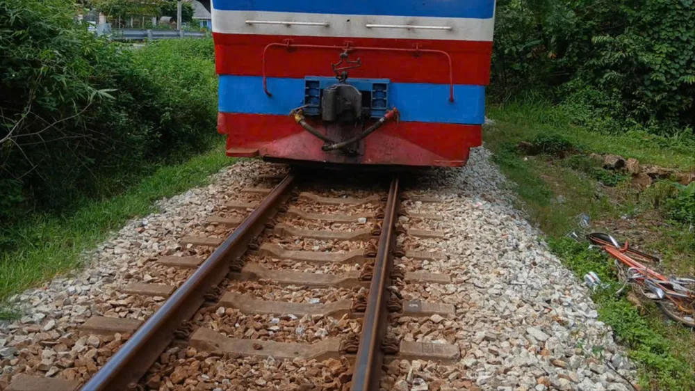 Đạp xe băng qua đường sắt, một người phụ nữ bị bị tàu hỏa tông tử vong Ảnh: BT băng qua đường sắt