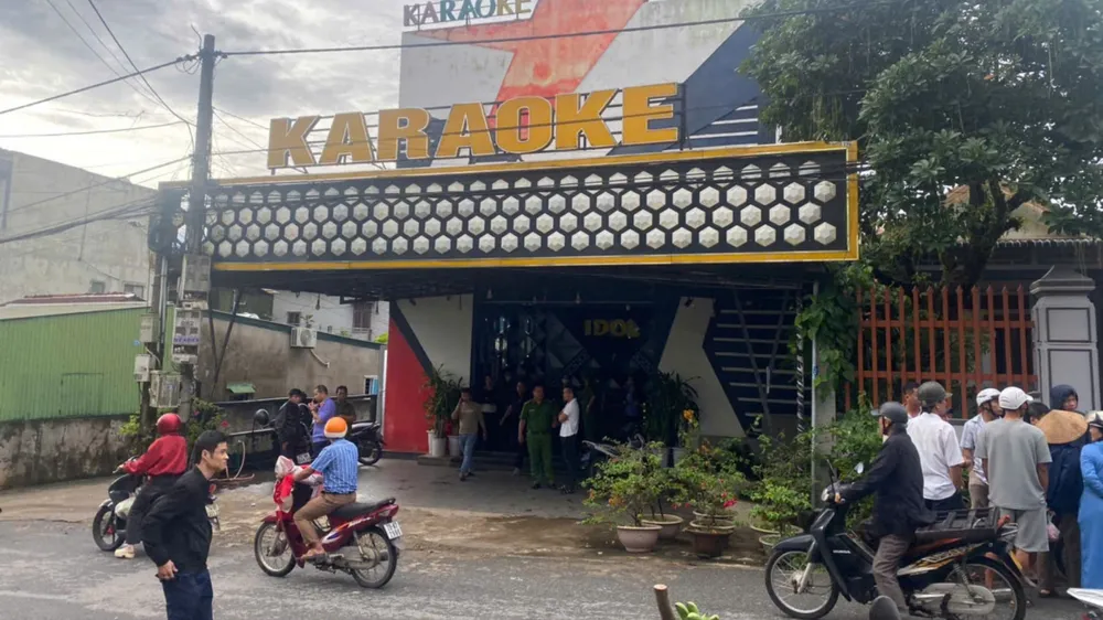 Khởi tố vụ án giết người ở quán karaoke khiến 2 người tử vong . Khởi tố vụ án giết người ở quán karaoke khiến 2 người tử vong.jpg