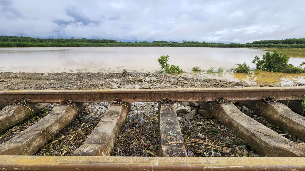 tuyến đường sắt bị hư hỏng