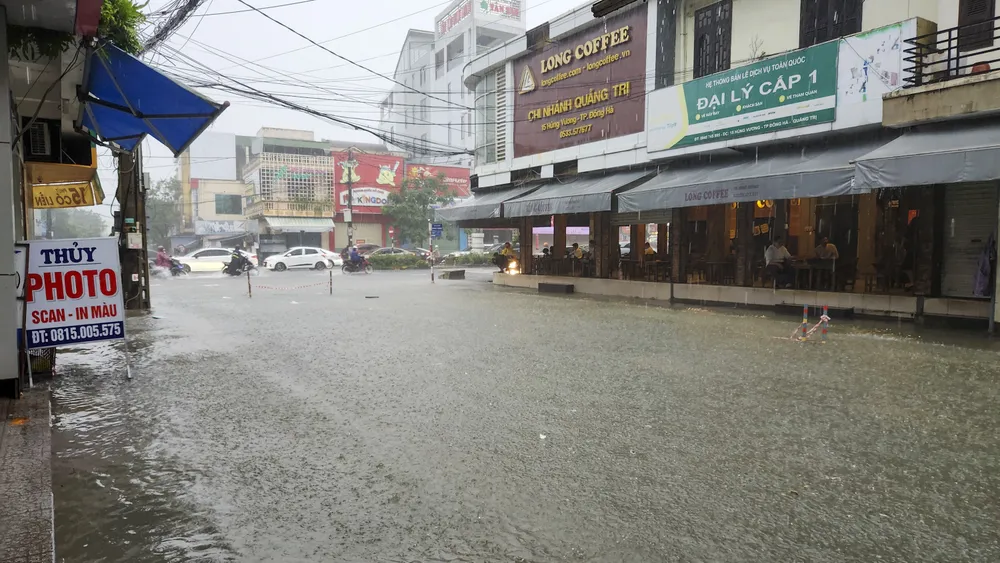Đông Hà bị ngập cục bộ