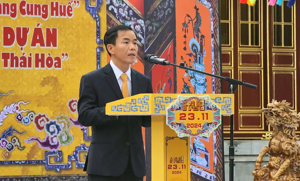 lung-linh-noi-13-vi-vua-nguyen-dang-quang-vua-mo-cua-don-khach-sau-trung-tu (12).jpg