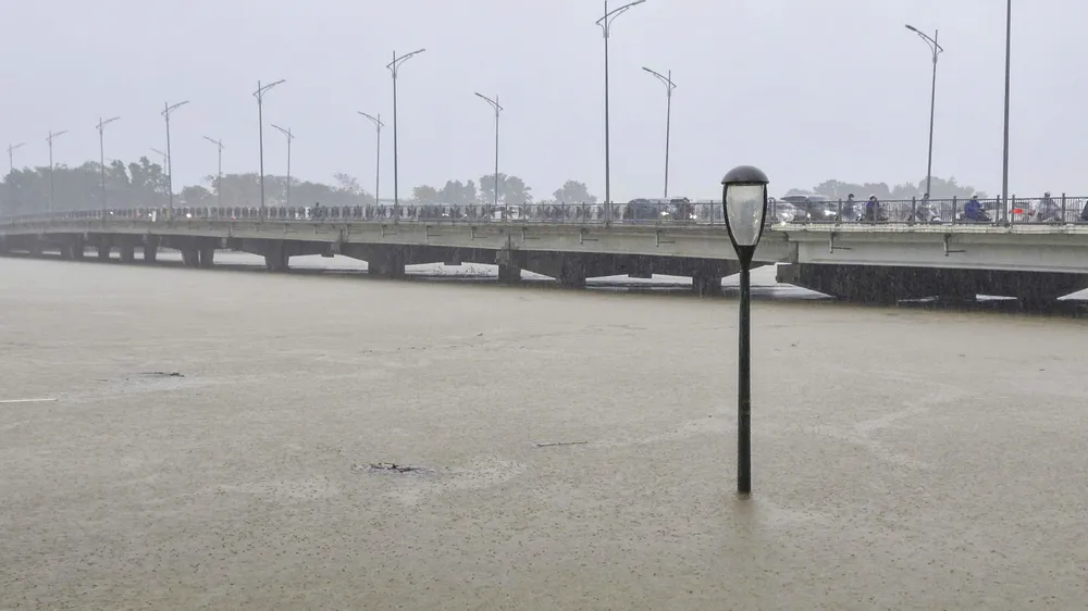 nuoc-lu-dang-cao-nhieu-noi-o-hue-bi-ngap-nuoc (15).jpg