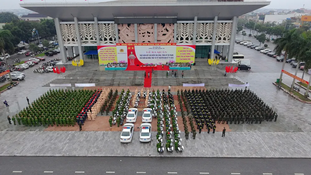 Công an tỉnh Quảng Trị tổ chức Lễ ra quân tấn công trấn áp tội phạm, đảm bảo an ninh trật tự Tết Nguyên đán Ất Tỵ năm 2025. Ảnh: T.TUẤN