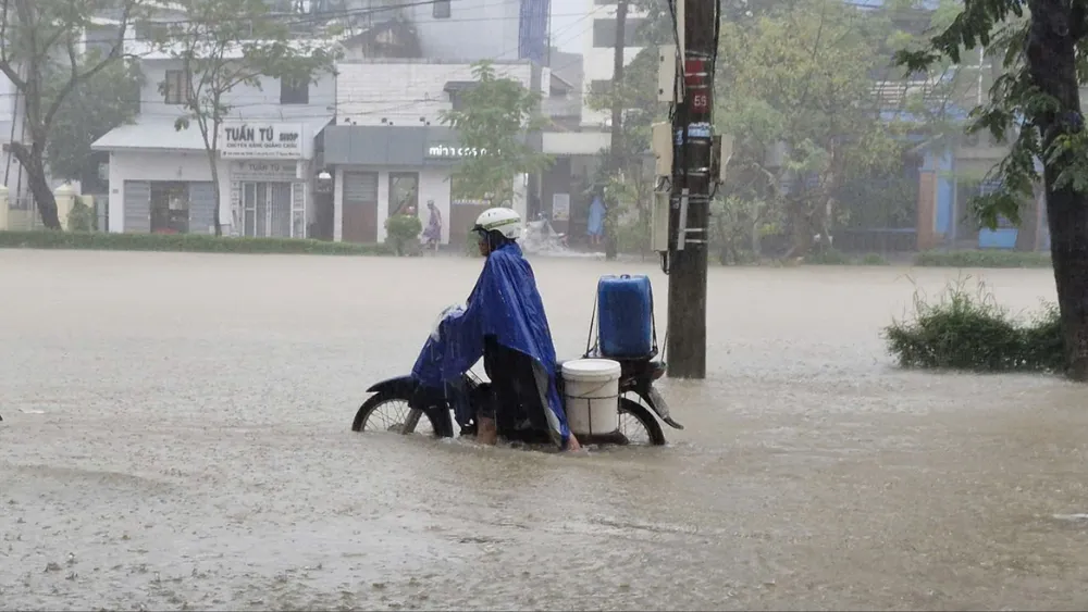 du-bao-mua-den-500mm-lu-tren-song-huong-co-the-den-bao-dong-3 (2).jpg
