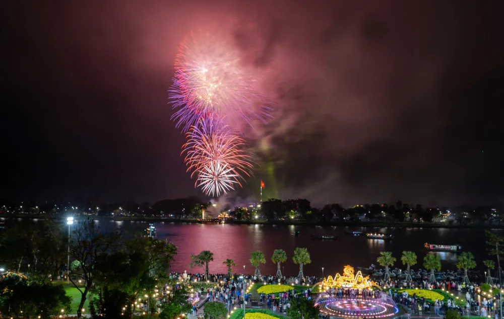 Bắn pháo hoa tầm cao