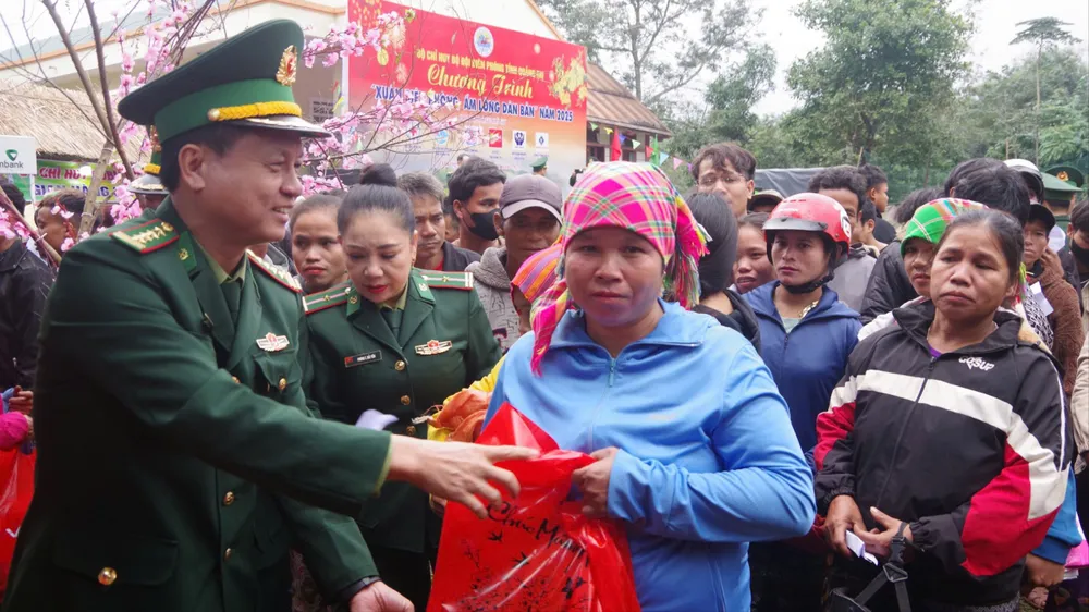 tang-nhieu-suat-qua-cho-dong-bao-mien-nui-quang-tri-truoc-them-nam-moi (1).jpg