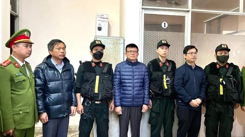 Cựu lãnh đạo Trung tâm đăng kiểm xe cơ giới tỉnh Thừa Thiên Huế thời điểm bị bắt giữ. Trung tâm đăng kiểm xe cơ giới