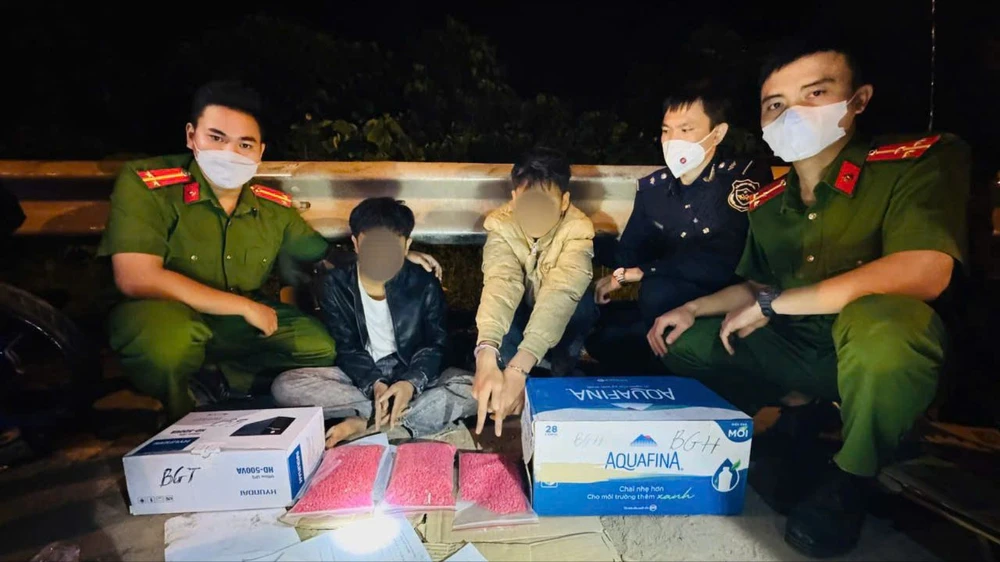 Hai thiếu niên ở Quảng Trị vận chuyển 30.000 viên ma túy. Ảnh: DIỆU THÚY vận chuyển 30.000 viên ma túy