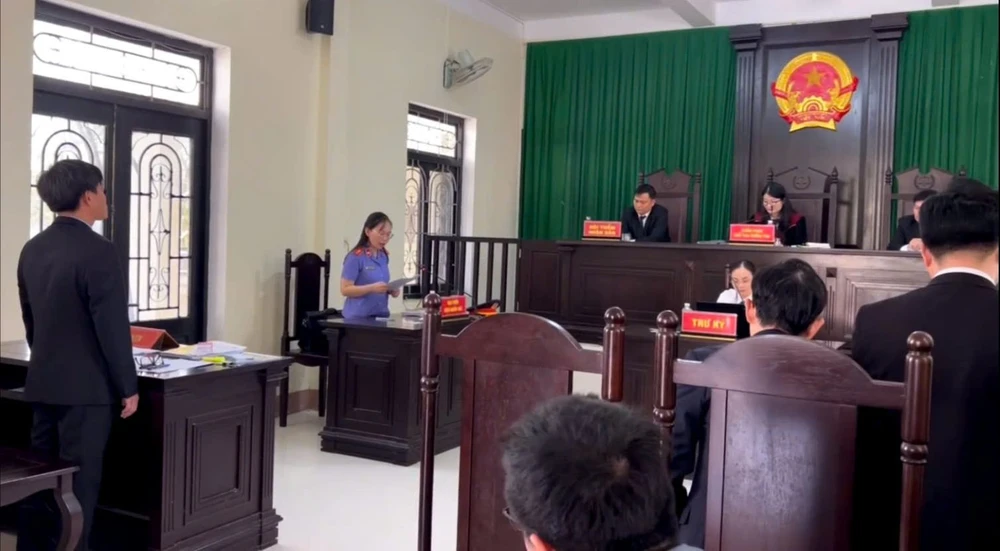 TAND thị xã Hương Thuỷ, TP Huế tuyên buộc Công ty XSKT TP Huế trả 2 tỉ đồng tiền trúng vé số giải đặc biệt cho người trúng. trúng giải đặc biệt